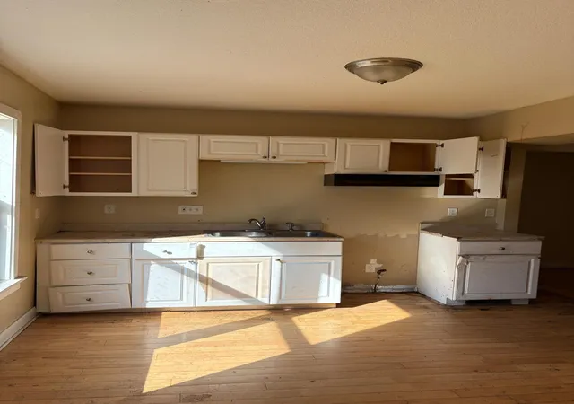 Photo 2 of Single family home for sale at 565 Hatch Ave, Saint Paul, MN 55117 | MLS# 7157133 | Listing updated on 2026-10-11
