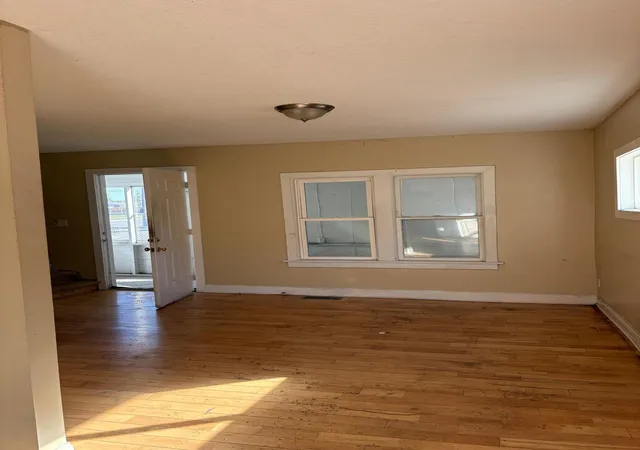 Photo 3 of Single family home for sale at 565 Hatch Ave, Saint Paul, MN 55117 | MLS# 7157133 | Listing updated on 2026-10-11