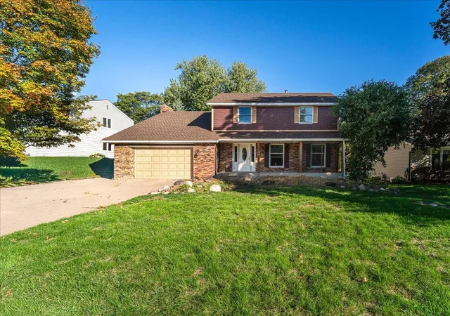 Photo 1 of Single family home for sale at 1331 Willow Cir, Saint Paul, MN 55113 | MLS# 7157137 | Listing updated on 2026-10-11