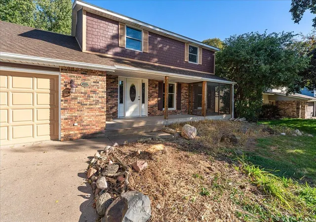 Photo 3 of Single family home for sale at 1331 Willow Cir, Saint Paul, MN 55113 | MLS# 7157137 | Listing updated on 2026-10-11