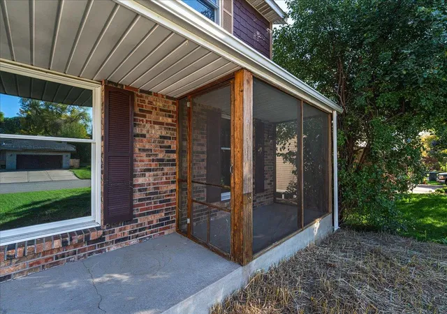 Photo 4 of Single family home for sale at 1331 Willow Cir, Saint Paul, MN 55113 | MLS# 7157137 | Listing updated on 2026-10-11