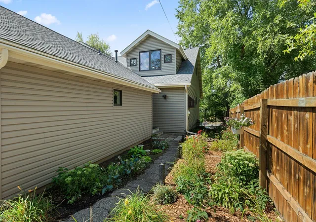 Photo 2 of Single family home for sale at 1880 Shady Beach Ave, Saint Paul, MN 55113 | MLS# 7157148 | Listing updated on 2026-10-08