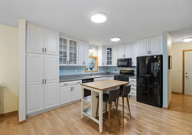 Photo 4 of Single family home for sale at 1880 Shady Beach Ave, Saint Paul, MN 55113 | MLS# 7157148 | Listing updated on 2026-10-08