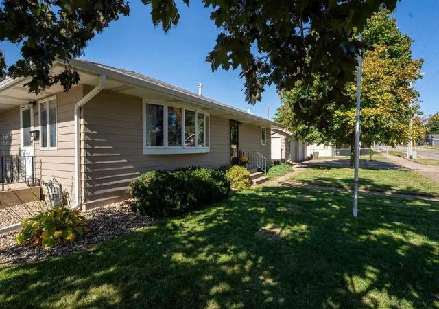 Single family home for sale at 1919 5th Avenue SE, Austin, MN 55912 | MLS# 7157158