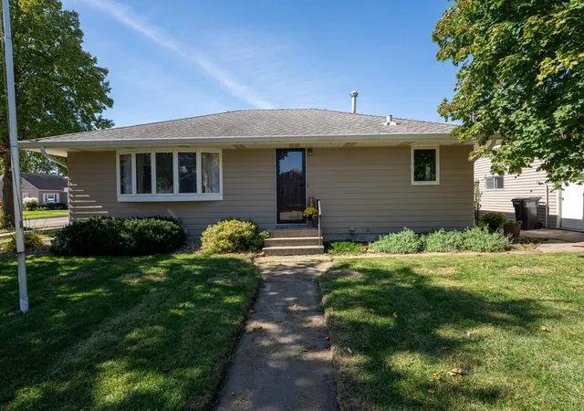 Photo 1 of Single family home for sale at 1919 5th Avenue SE, Austin, MN 55912 | MLS# 7157158 | Listing updated on 2026-10-08