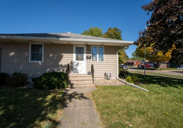 Photo 2 of Single family home for sale at 1919 5th Avenue SE, Austin, MN 55912 | MLS# 7157158 | Listing updated on 2026-10-08