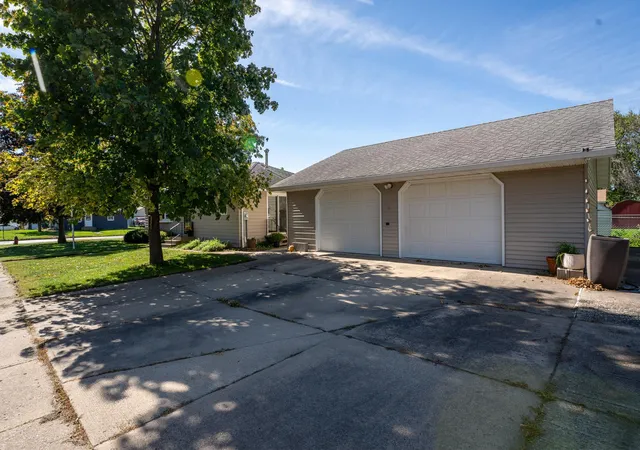Photo 3 of Single family home for sale at 1919 5th Avenue SE, Austin, MN 55912 | MLS# 7157158 | Listing updated on 2026-10-08