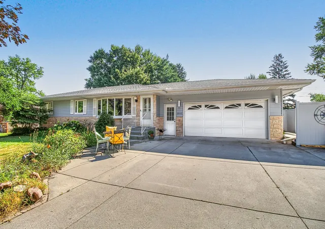 Photo 2 of Single family home for sale at 2842 Marion St, Saint Paul, MN 55113 | MLS# 7157159 | Listing updated on 2026-10-09