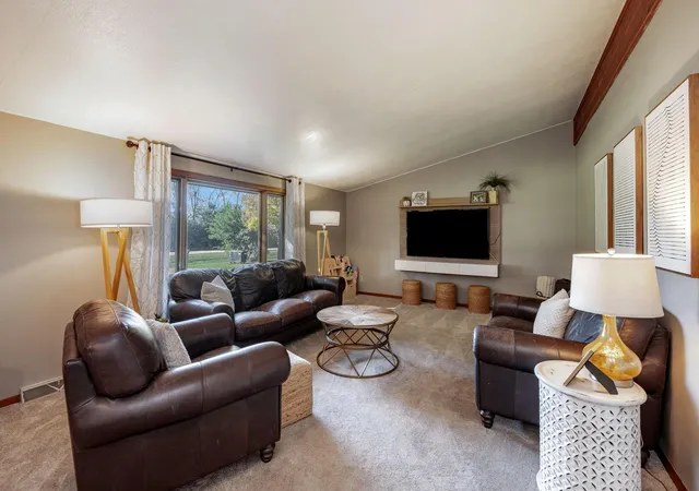 Photo 3 of Single family home for sale at 11404 330th Avenue, Blue Earth, MN 56013 | MLS# 7157169 | Listing updated on 2026-10-14