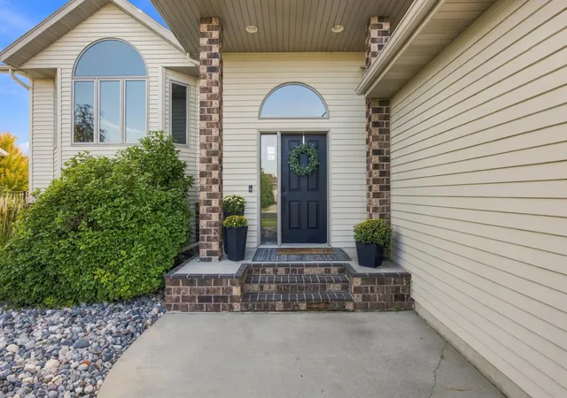 Photo 3 of Single family home for sale at 4822 43rd Street S, Fargo, ND 58104 | MLS# 7157174 | Listing updated on 2026-10-08