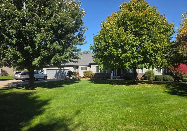 Photo 4 of Sale Pending at 2734 Campus Ln, Albert Lea, MN 56007 | MLS# 7157182 | Listing updated on 2026-10-08