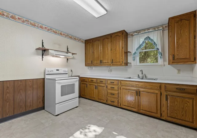 Photo 3 of Single family home for sale at 1240 Robin Ln Se, Rochester, MN 55904 | MLS# 7157183 | Listing updated on 2026-10-08