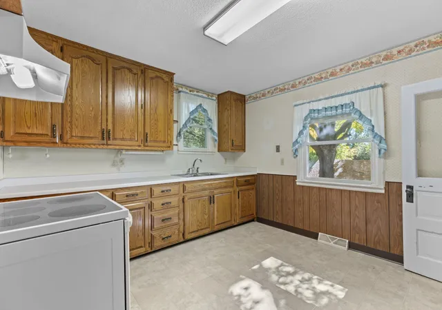 Photo 4 of Single family home for sale at 1240 Robin Ln SE, Rochester, MN 55904 | MLS# 7157183 | Listing updated on 2026-10-09