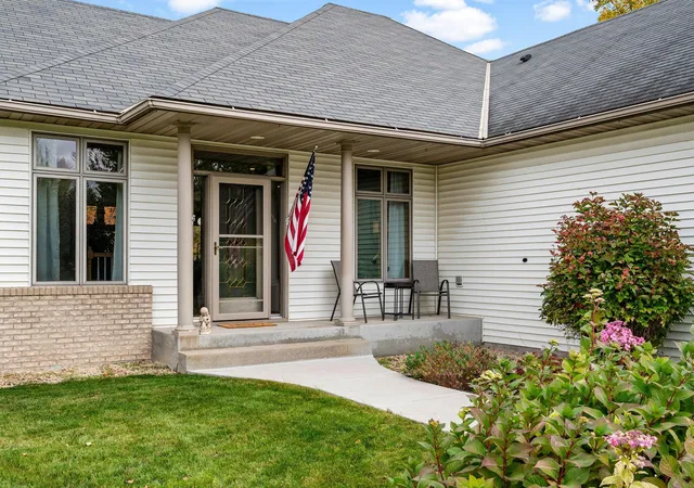 Photo 2 of Single family home for sale at 21448 Pointe Dr, Rogers, MN 55374 | MLS# 7157185 | Listing updated on 2026-10-19