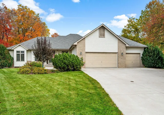 Photo 3 of Single family home for sale at 21448 Pointe Dr, Rogers, MN 55374 | MLS# 7157185 | Listing updated on 2026-10-19