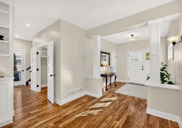 Photo 4 of Single family home for sale at 5060 Edgewater Dr, Mound, MN 55364 | MLS# 7157188 | Listing updated on 2026-10-08