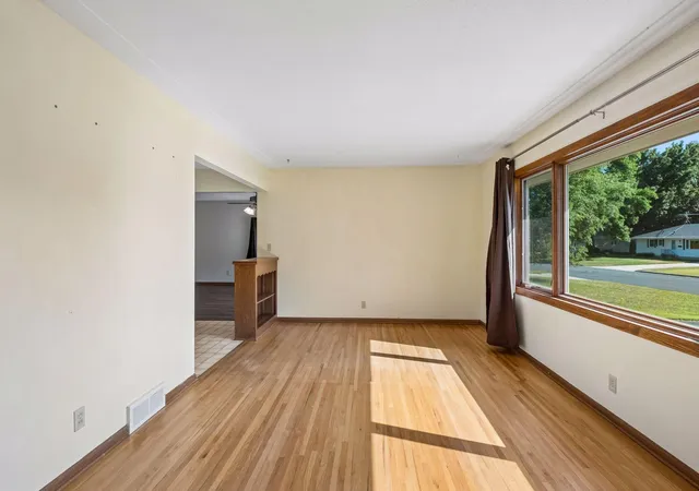 Photo 3 of Single family home for sale at 702 Madison St S, Shakopee, MN 55379 | MLS# 7157192 | Listing updated on 2026-10-09