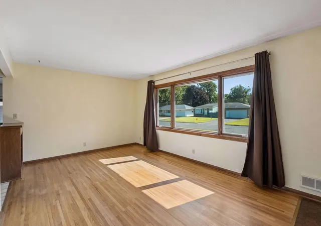 Photo 3 of Single family home for sale at 702 Madison St S, Shakopee, MN 55379 | MLS# 7157192 | Listing updated on 2026-10-09