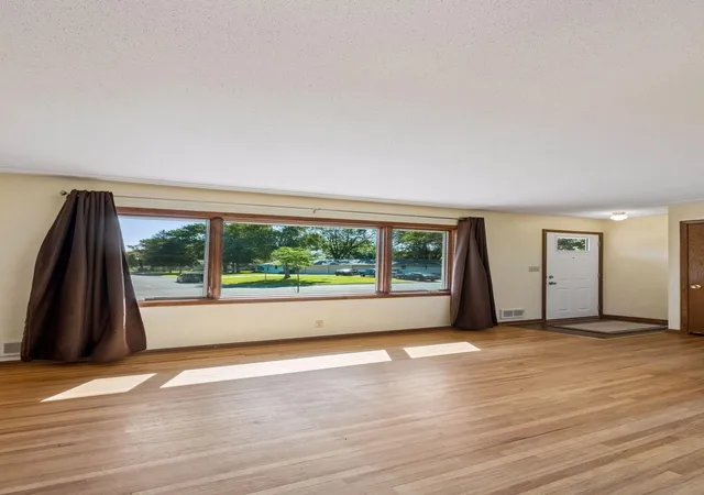 Photo 4 of Single family home for sale at 702 Madison St S, Shakopee, MN 55379 | MLS# 7157192 | Listing updated on 2026-10-09