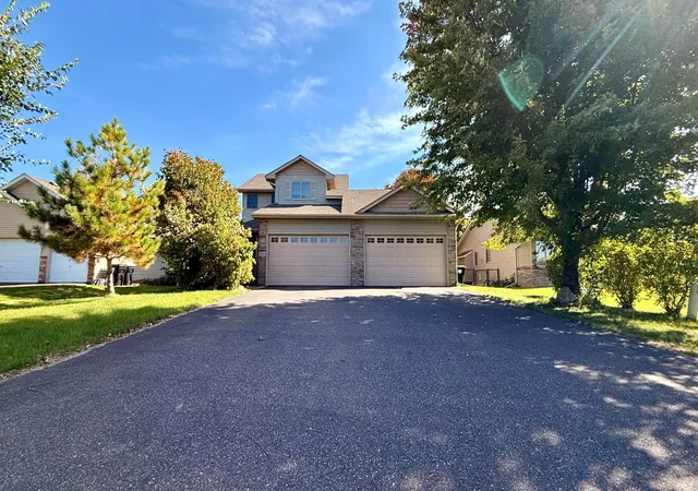 Photo 3 of Single family home for sale at 7474 Lamont Ave Ne, Albertville, MN 55301 | MLS# 7157200 | Listing updated on 2026-10-09