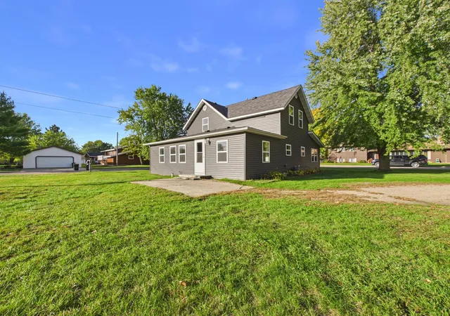 Photo 2 of Single family home for sale at 418 1st Avenue Sw, Melrose, MN 56352 | MLS# 7157202 | Listing updated on 2026-10-11