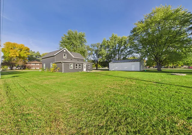 Photo 3 of Single family home for sale at 418 1st Avenue Sw, Melrose, MN 56352 | MLS# 7157202 | Listing updated on 2026-10-11
