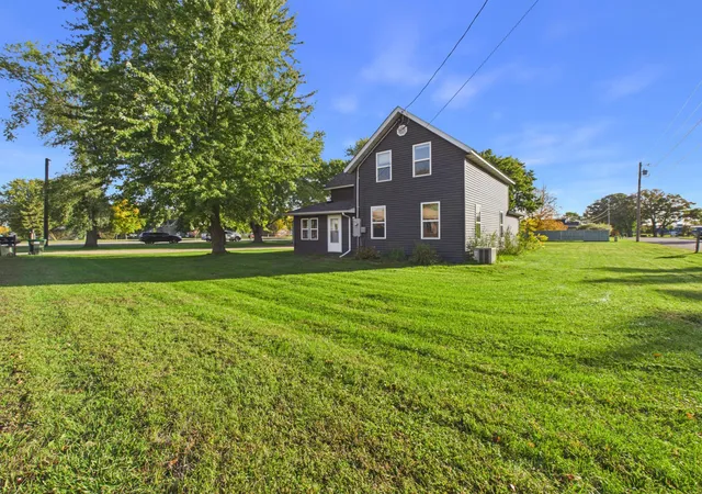 Photo 3 of Single family home for sale at 418 1st Avenue SW, Melrose, MN 56352 | MLS# 7157202 | Listing updated on 2026-10-11