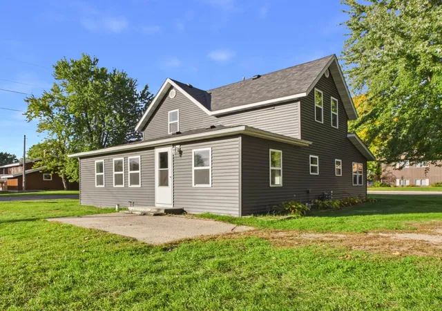 Photo 4 of Single family home for sale at 418 1st Avenue SW, Melrose, MN 56352 | MLS# 7157202 | Listing updated on 2026-10-11