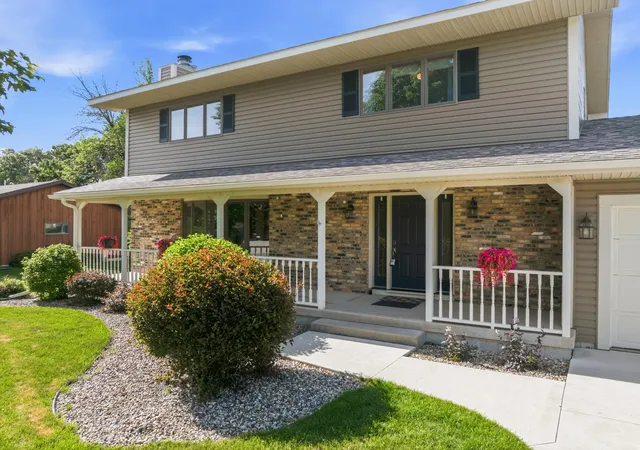 Photo 2 of Single family home for sale at 1203 22nd Avenue Sw, Austin, MN 55912 | MLS# 7157236 | Listing updated on 2026-10-09