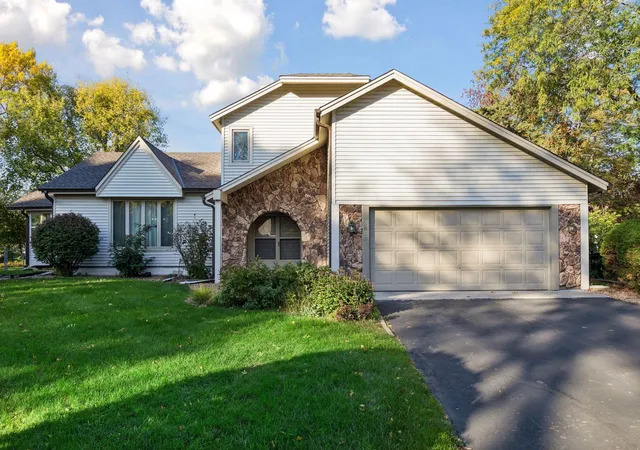 Photo 3 of Single family home for sale at 2825 Norwood Ln N, Minneapolis, MN 55441 | MLS# 7157276 | Listing updated on 2026-10-10