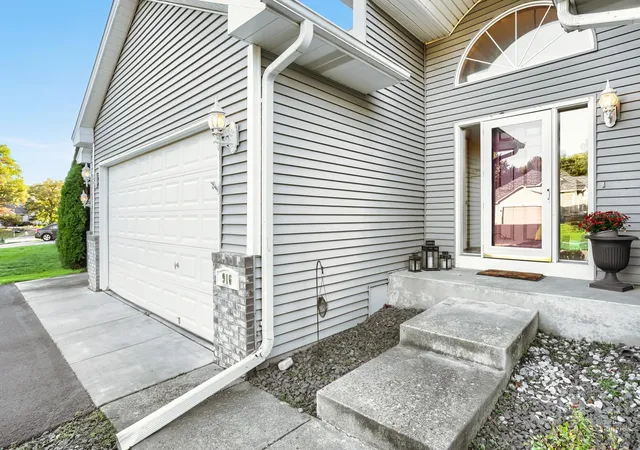 Photo 2 of Single family home for sale at 916 140th Lane Nw, Andover, MN 55304 | MLS# 7157280 | Listing updated on 2026-10-09