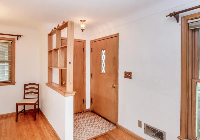 Photo 3 of Single family home for sale at 1595 Chamber St, Saint Paul, MN 55106 | MLS# 7157290 | Listing updated on 2026-10-23