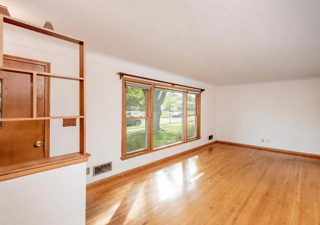 Photo 4 of Single family home for sale at 1595 Chamber St, Saint Paul, MN 55106 | MLS# 7157290 | Listing updated on 2026-10-23