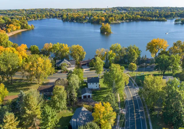 Photo 2 of Single family home for sale at 800 Crystal Lake Rd E, Burnsville, MN 55306 | MLS# 7157296 | Listing updated on 2026-10-08