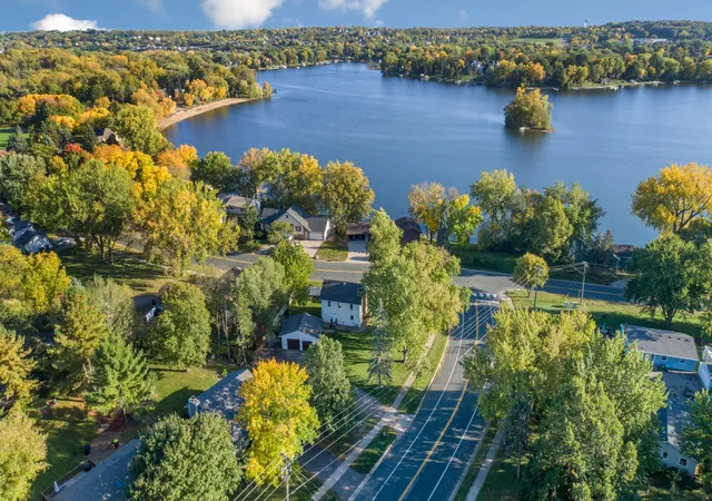 Photo 3 of Single family home for sale at 800 Crystal Lake Rd E, Burnsville, MN 55306 | MLS# 7157296 | Listing updated on 2026-10-08