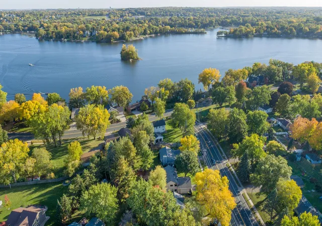 Photo 3 of Single family home for sale at 800 Crystal Lake Rd E, Burnsville, MN 55306 | MLS# 7157296 | Listing updated on 2026-10-08