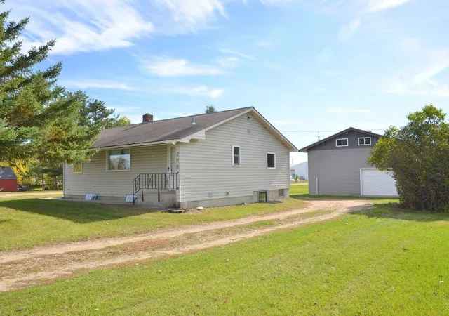 Photo 1 of Single family home for sale at 200 8th Street W, Park Rapids, MN 56470 | MLS# 7157335 | Listing updated on 2026-10-08