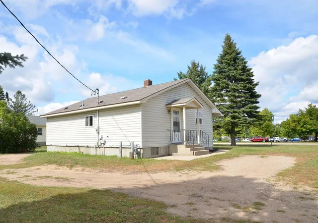 Photo 4 of Single family home for sale at 200 8th Street W, Park Rapids, MN 56470 | MLS# 7157335 | Listing updated on 2026-10-08