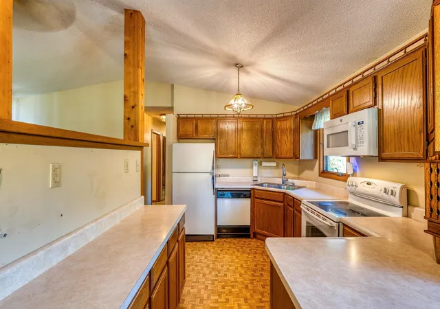 Photo 4 of Single family home for sale at 9330 Country Clb Rd NE, Bemidji, MN 56601 | MLS# 7157336 | Listing updated on 2026-10-08