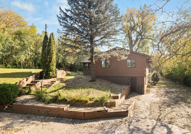 Photo 1 of Single family home for sale at 1101 Faribault Rd, Faribault, MN 55021 | MLS# 7157341 | Listing updated on 2026-10-20