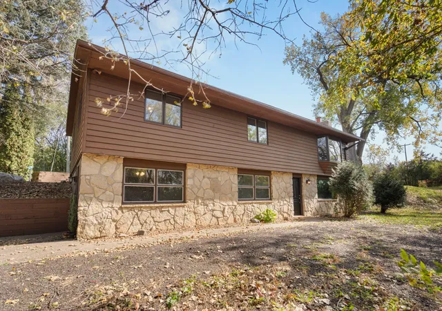 Photo 2 of Single family home for sale at 1101 Faribault Rd, Faribault, MN 55021 | MLS# 7157341 | Listing updated on 2026-10-20
