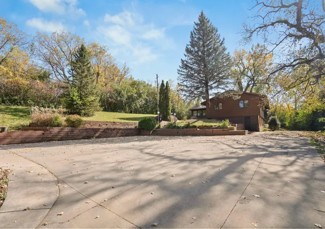 Photo 3 of Single family home for sale at 1101 Faribault Rd, Faribault, MN 55021 | MLS# 7157341 | Listing updated on 2026-10-20