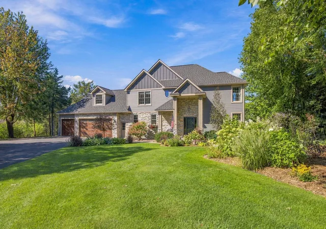 Photo 1 of Single family home for sale at 713 Crosby Dr, Hudson, WI 54016 | MLS# 7157347 | Listing updated on 2026-10-20