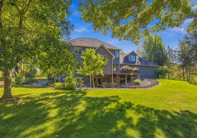 Photo 3 of Single family home for sale at 713 Crosby Dr, Hudson, WI 54016 | MLS# 7157347 | Listing updated on 2026-10-20