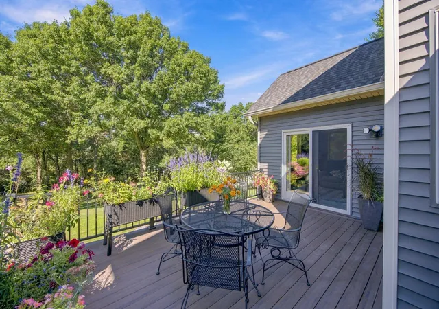 Photo 4 of Single family home for sale at 713 Crosby Dr, Hudson, WI 54016 | MLS# 7157347 | Listing updated on 2026-10-20