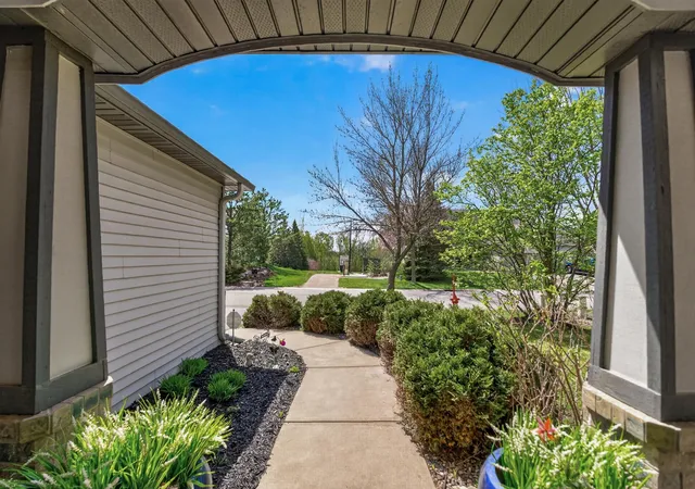 Photo 3 of Single family home for sale at 2081 Silver St, Waconia, MN 55387 | MLS# 7157354 | Listing updated on 2026-10-08