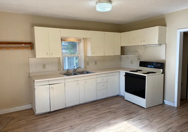 Photo 1 of Single family home for sale at 324 SW 4th Street, Brainerd, MN 56401 | MLS# 7157357 | Listing updated on 2026-10-09