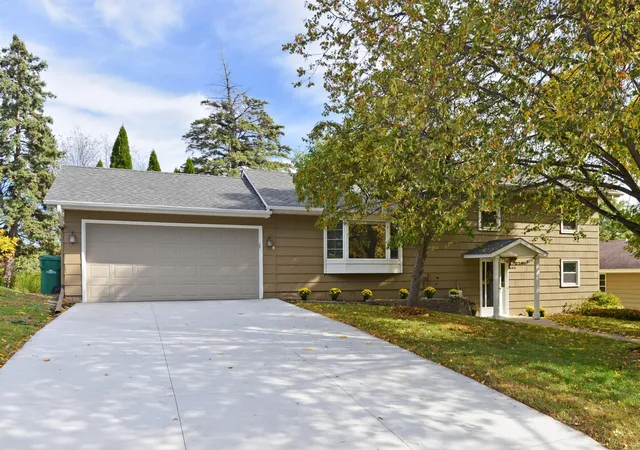 Photo 2 of Single family home for sale at 8644 Poplar Brg Curv, Minneapolis, MN 55437 | MLS# 7157359 | Listing updated on 2026-10-21
