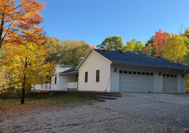 Photo 2 of Single family home for sale at 27186 Beaver Dam Dr, Pequot Lakes, MN 56472 | MLS# 7157371 | Listing updated on 2026-10-10