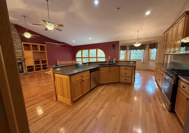Photo 4 of Single family home for sale at 27186 Beaver Dam Dr, Pequot Lakes, MN 56472 | MLS# 7157371 | Listing updated on 2026-10-10